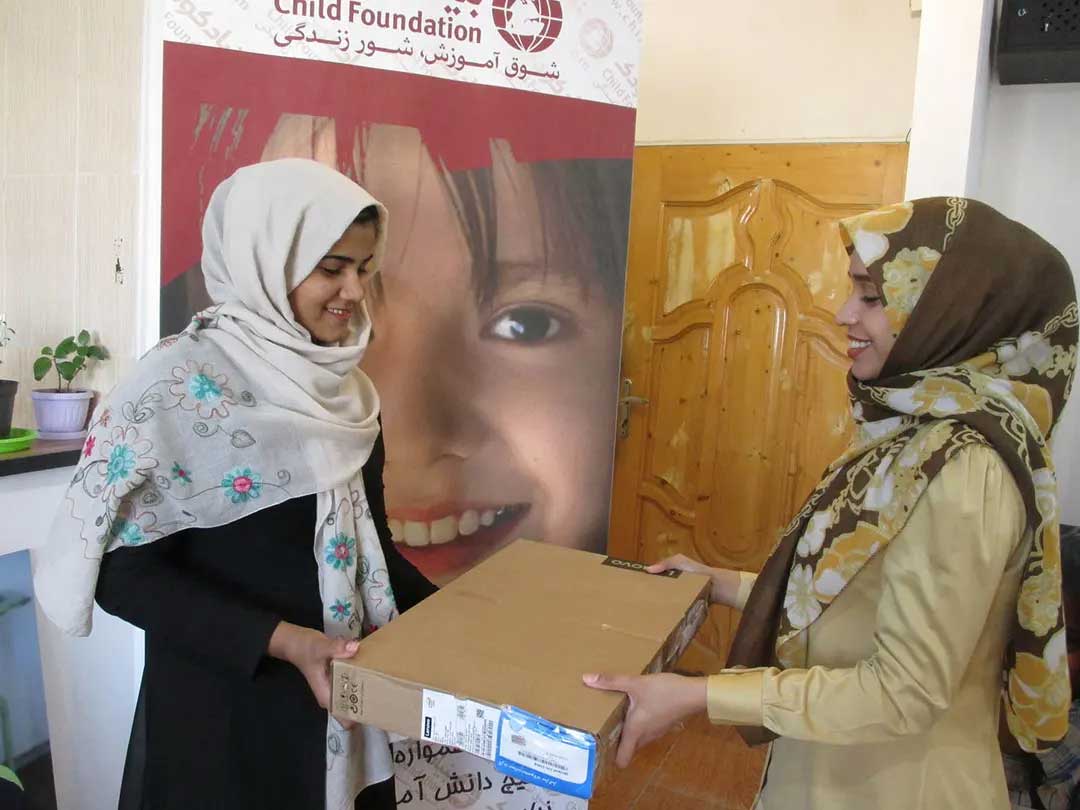 Computer donation ceremony to iranien students, pictures and letters of thanks from students